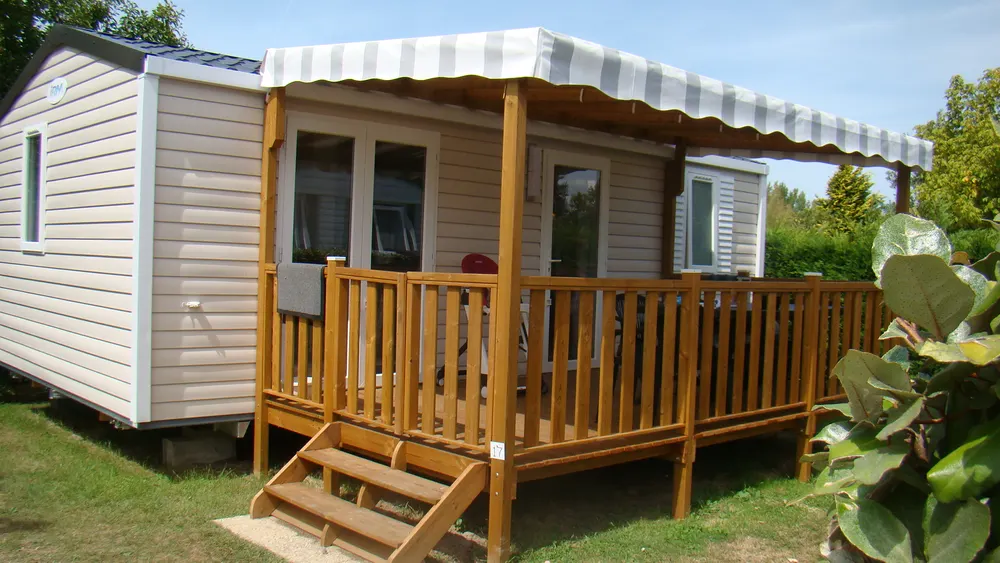Mobil-home avec terrasse en bois